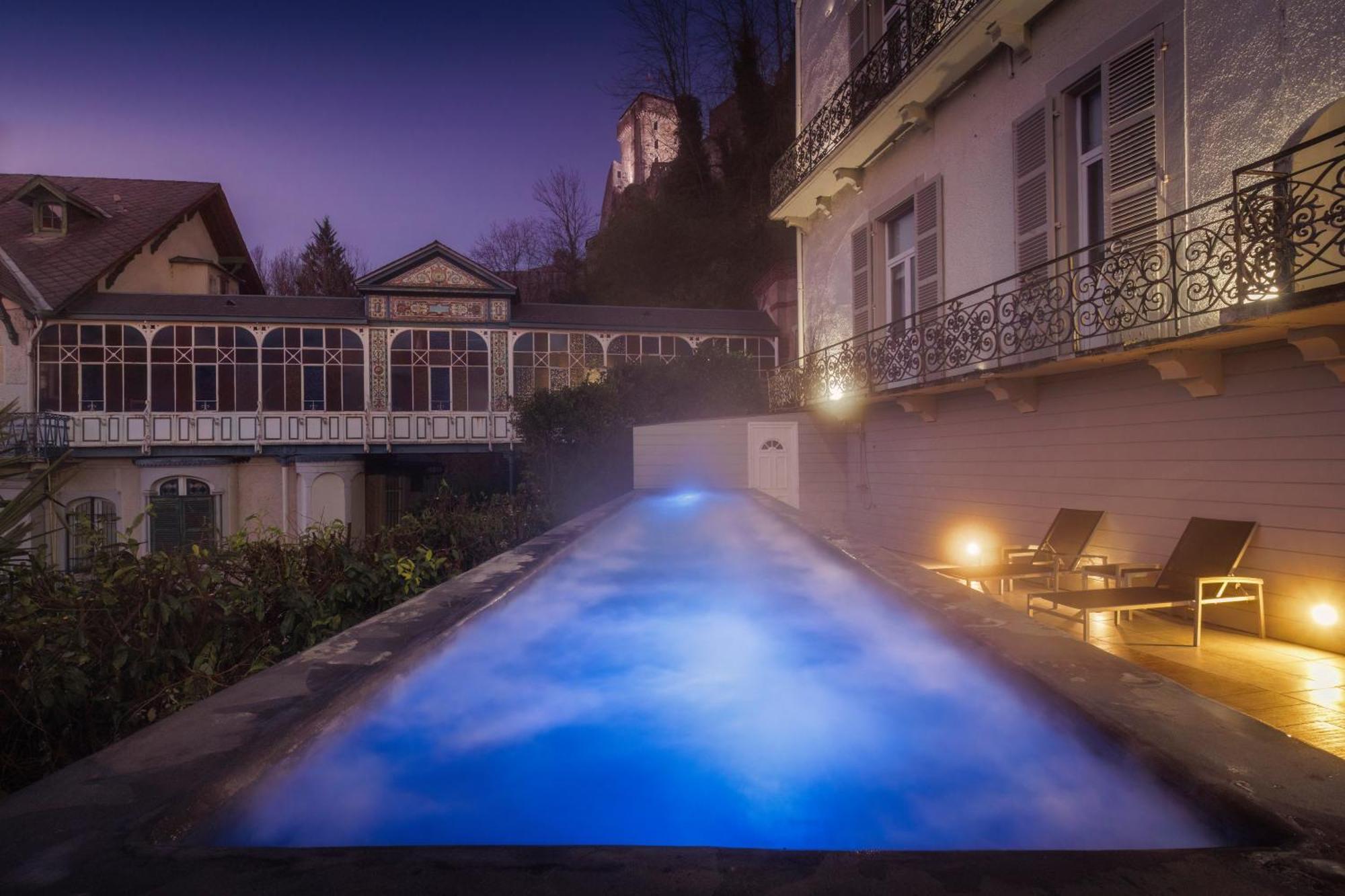 Belfry & Spa By Ligne St Barth Лурд Екстер'єр фото The thermal pool at the Hotel de la Reine
